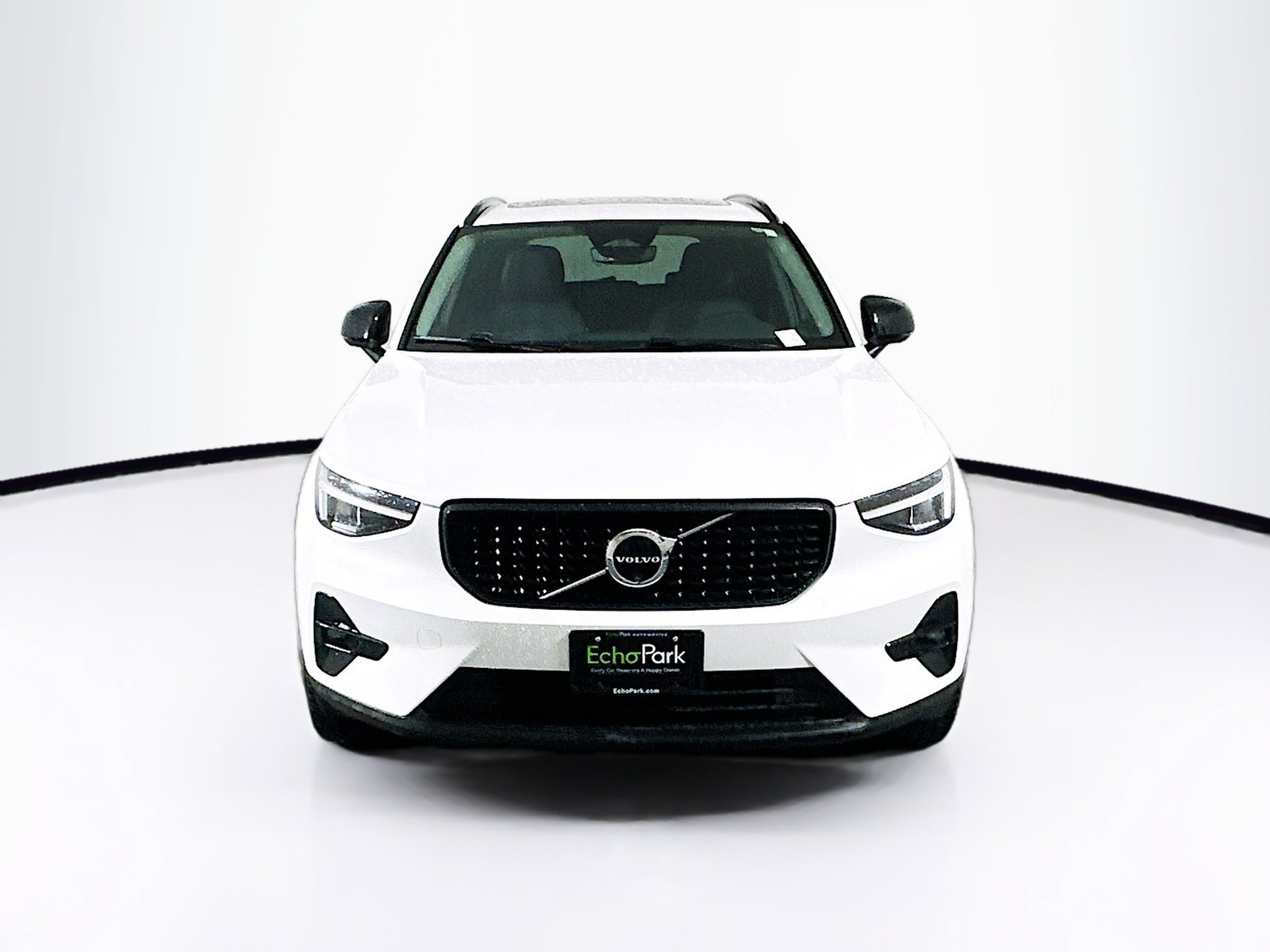 Used 2024 Volvo XC40 B5 Plus w/ Climate Package image 2