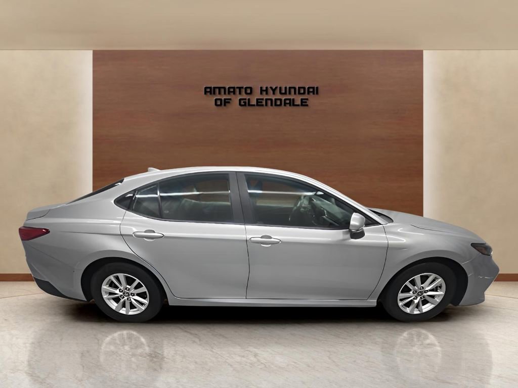 Used 2025 Toyota Camry LE image 7