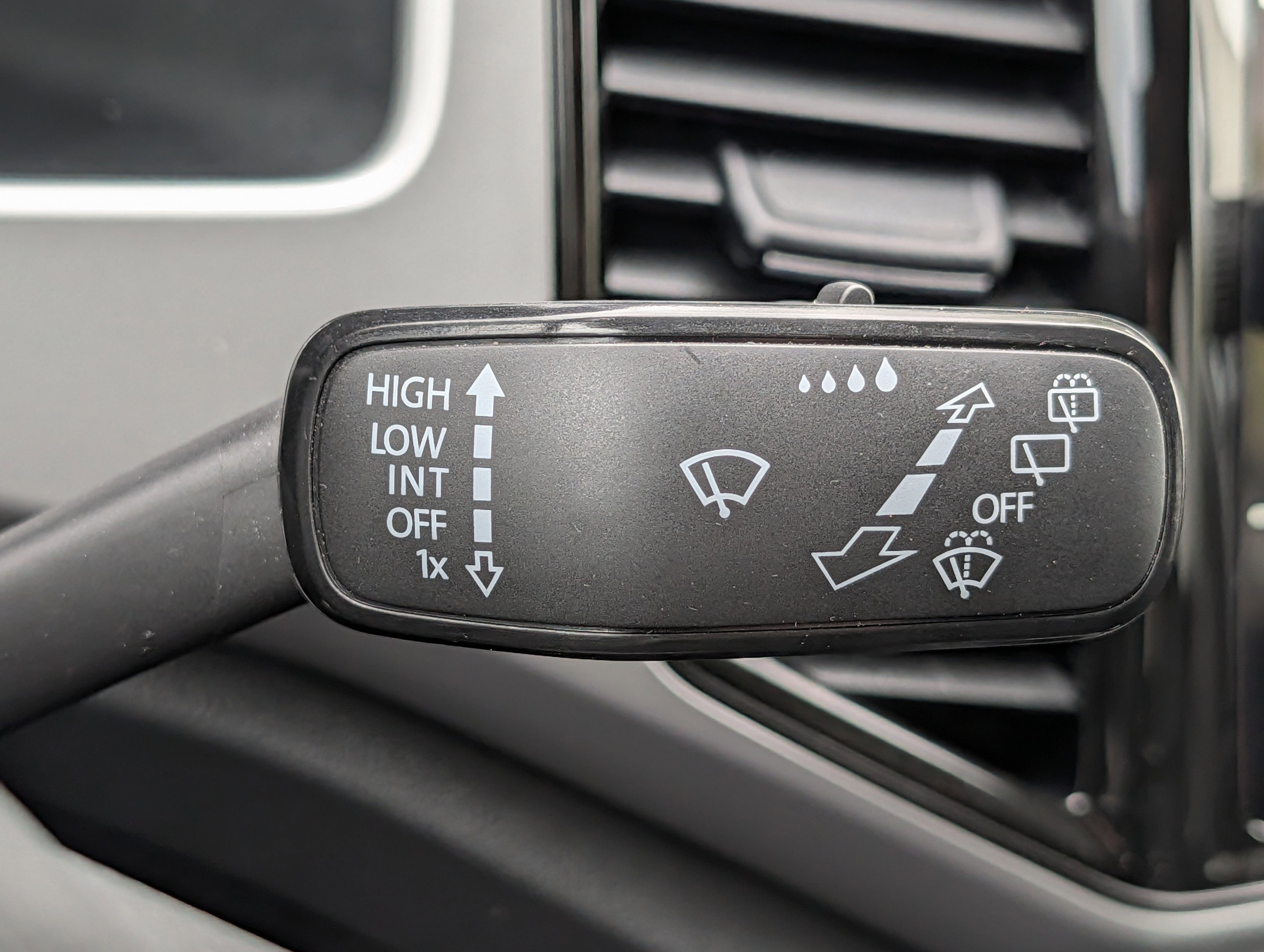 Certified 2023 Volkswagen Atlas SE AWD/4WD image 33