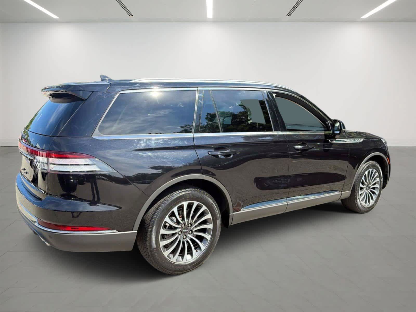 Used 2022 Lincoln Aviator AWD w/ Premium Package image 3
