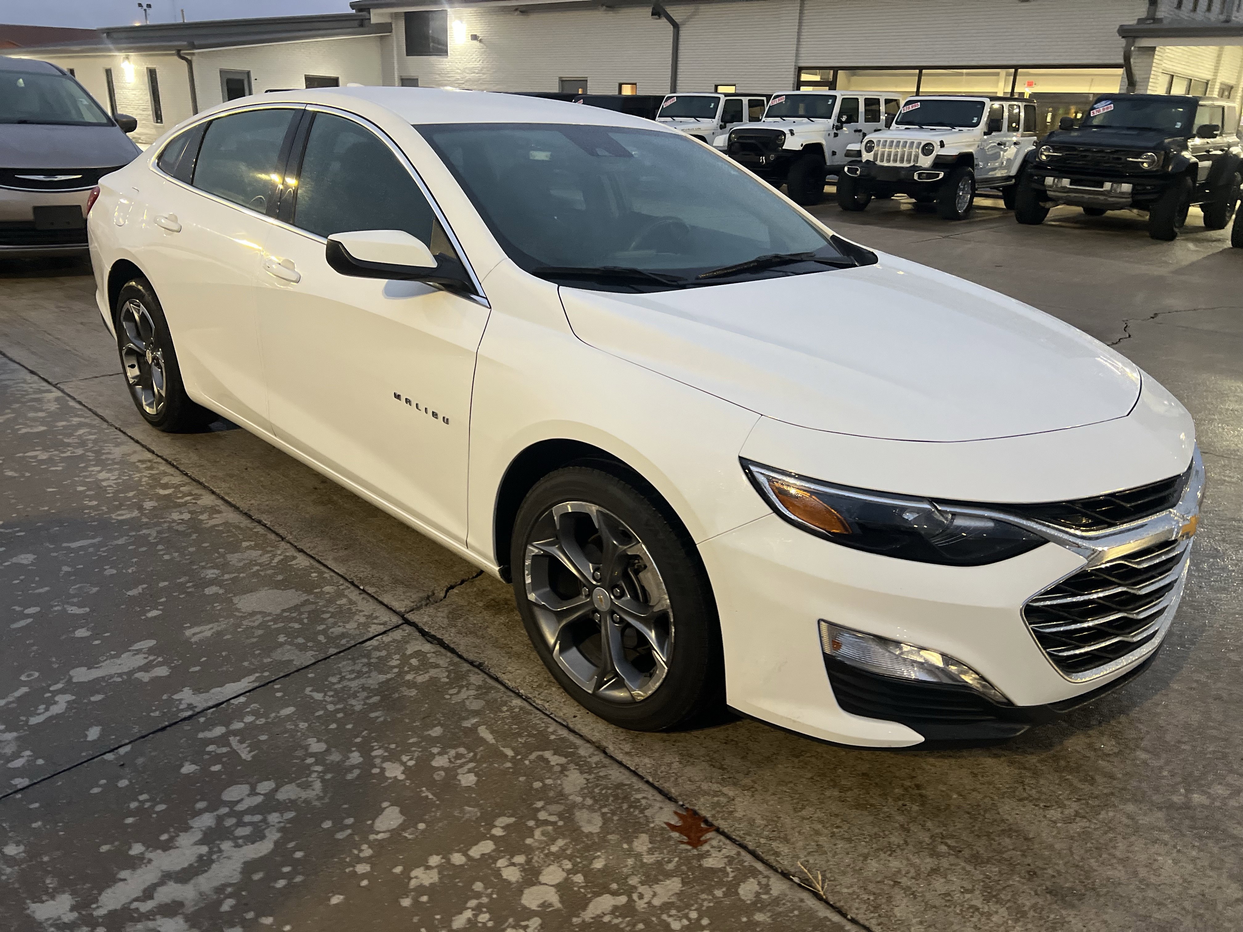 Used 2024 Chevrolet Malibu LT FWD image 9