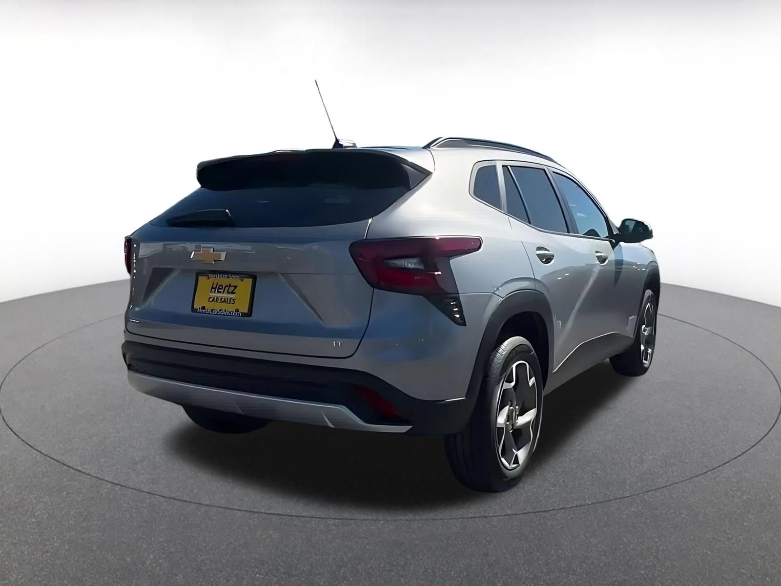 Used 2025 Chevrolet Trax LT w/ LT Convenience Package FWD image 14