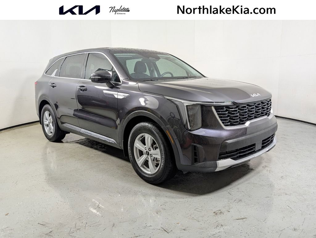Used 2025 Kia Sorento LX image 1