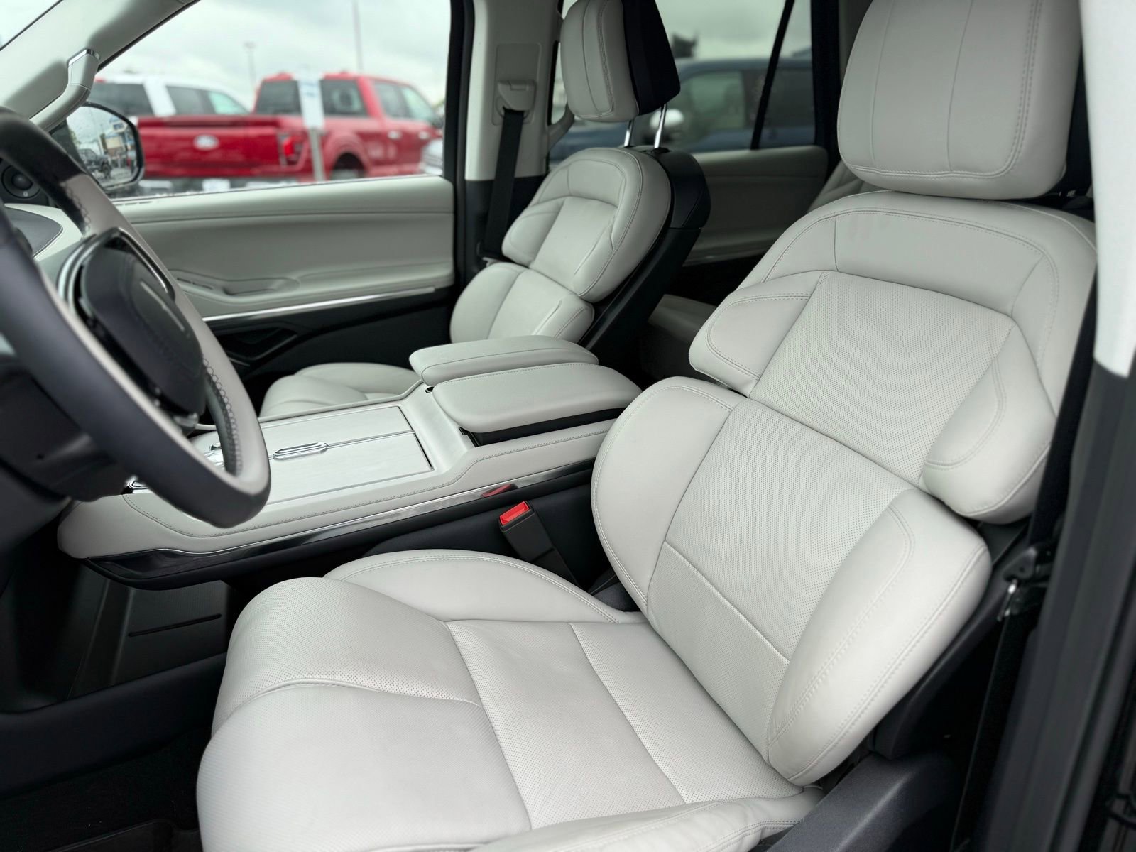 Used 2025 Lincoln Navigator Reserve AWD/4WD image 7