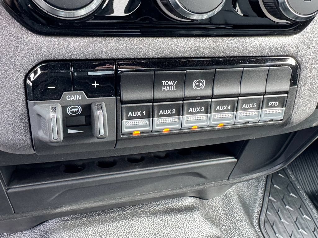 New 2026 RAM 5500 Tradesman w/ Chrome Appearance Group AWD/4WD image 21