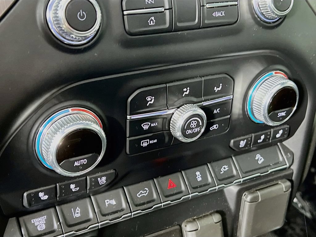 Certified 2020 GMC Sierra 3500 AT4 w/ AT4 Premium Package AWD/4WD image 17