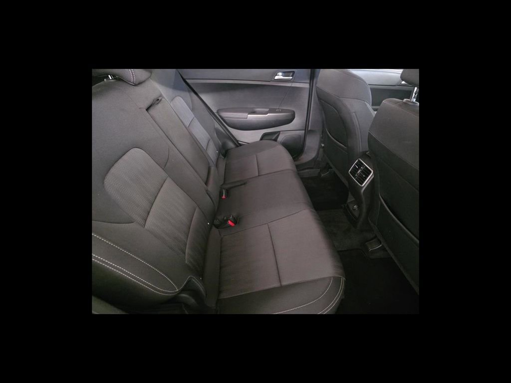 Used 2020 Kia Sportage LX image 19