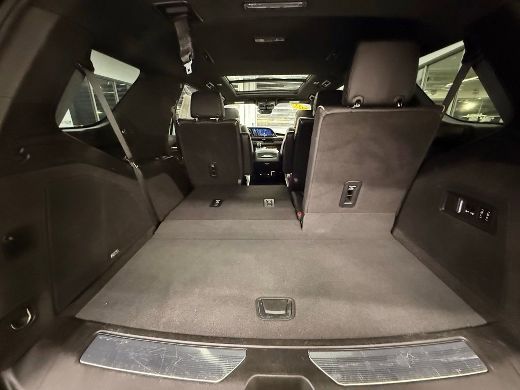 Used 2023 Cadillac Escalade Premium Luxury image 13