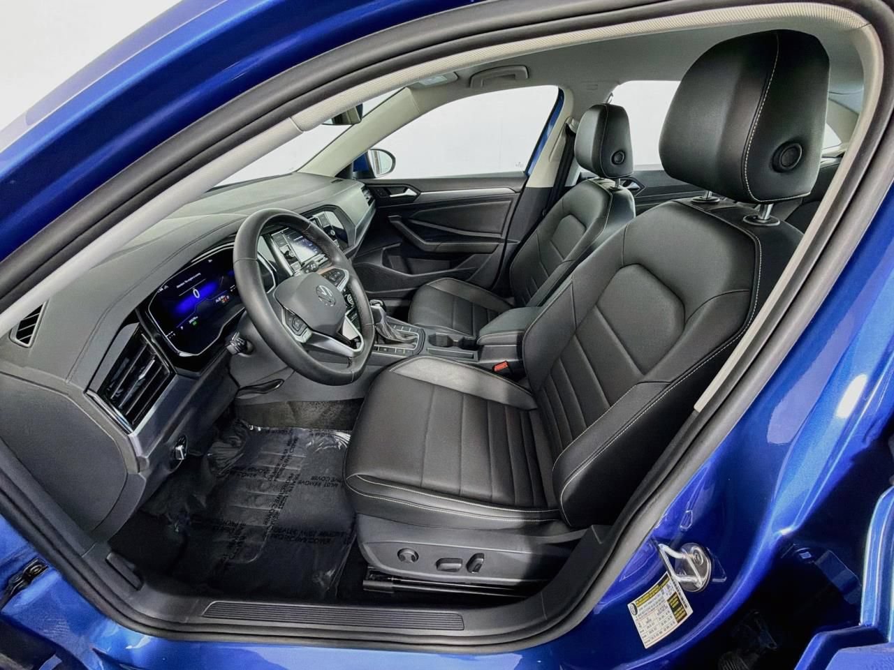 Used 2024 Volkswagen Jetta SE FWD image 33