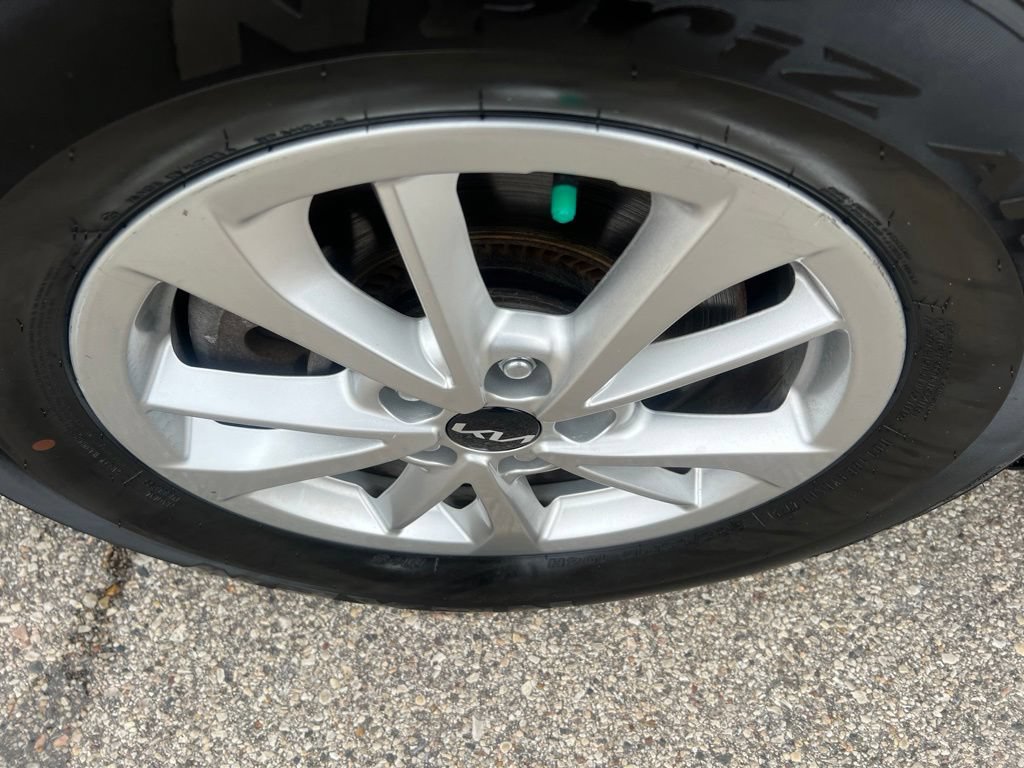 Certified 2022 Kia Carnival LX FWD image 39
