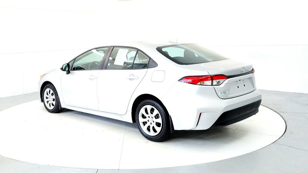 Used 2023 Toyota Corolla LE FWD image 4