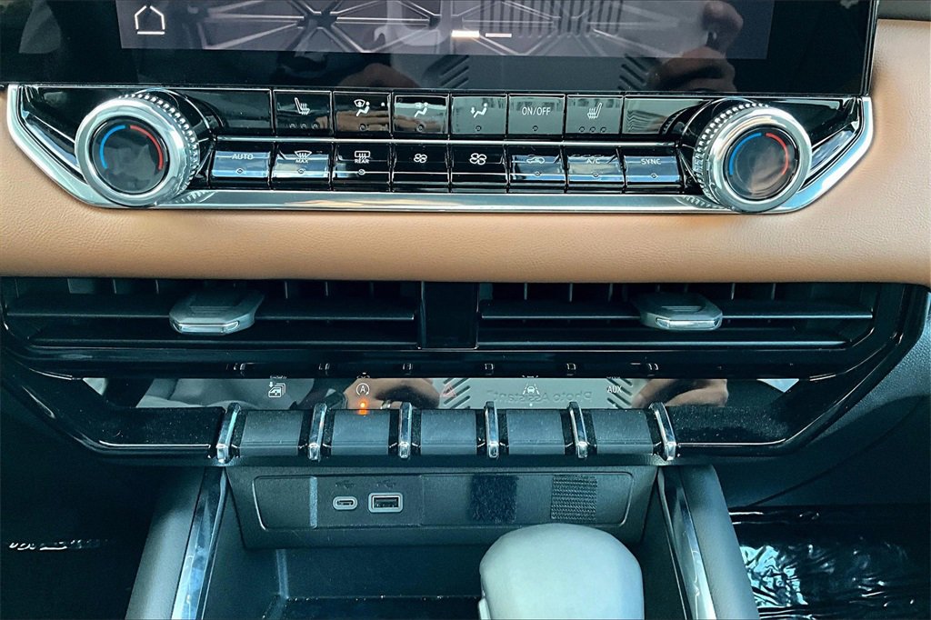 Used 2024 GMC Canyon AT4 w/ LPO, Skid Plate Package image 32