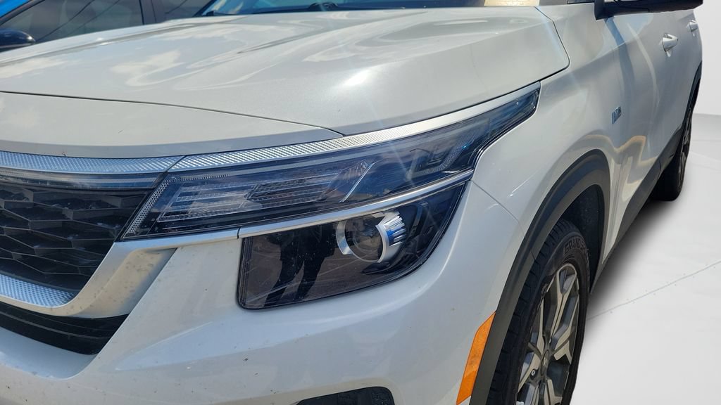 Used 2021 Kia Seltos EX AWD/4WD image 2