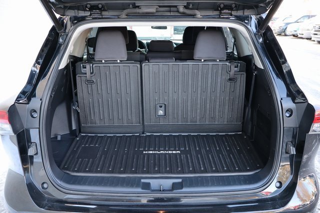 Used 2022 Toyota Highlander LE image 21