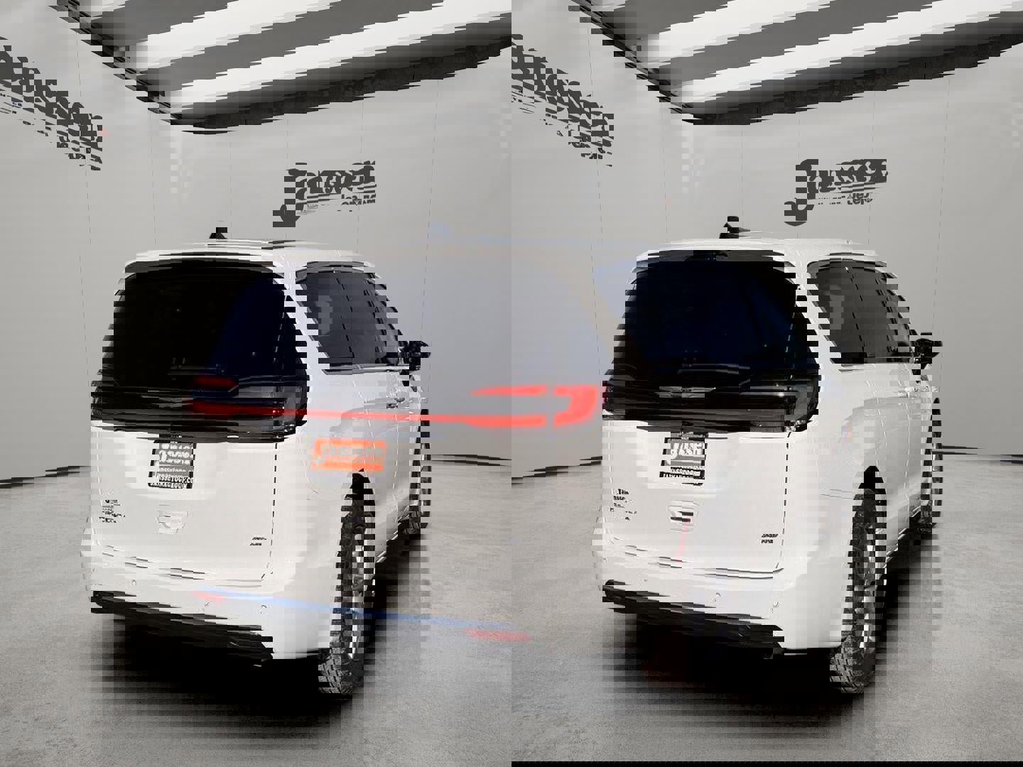 New 2026 Chrysler Pacifica Select image 3