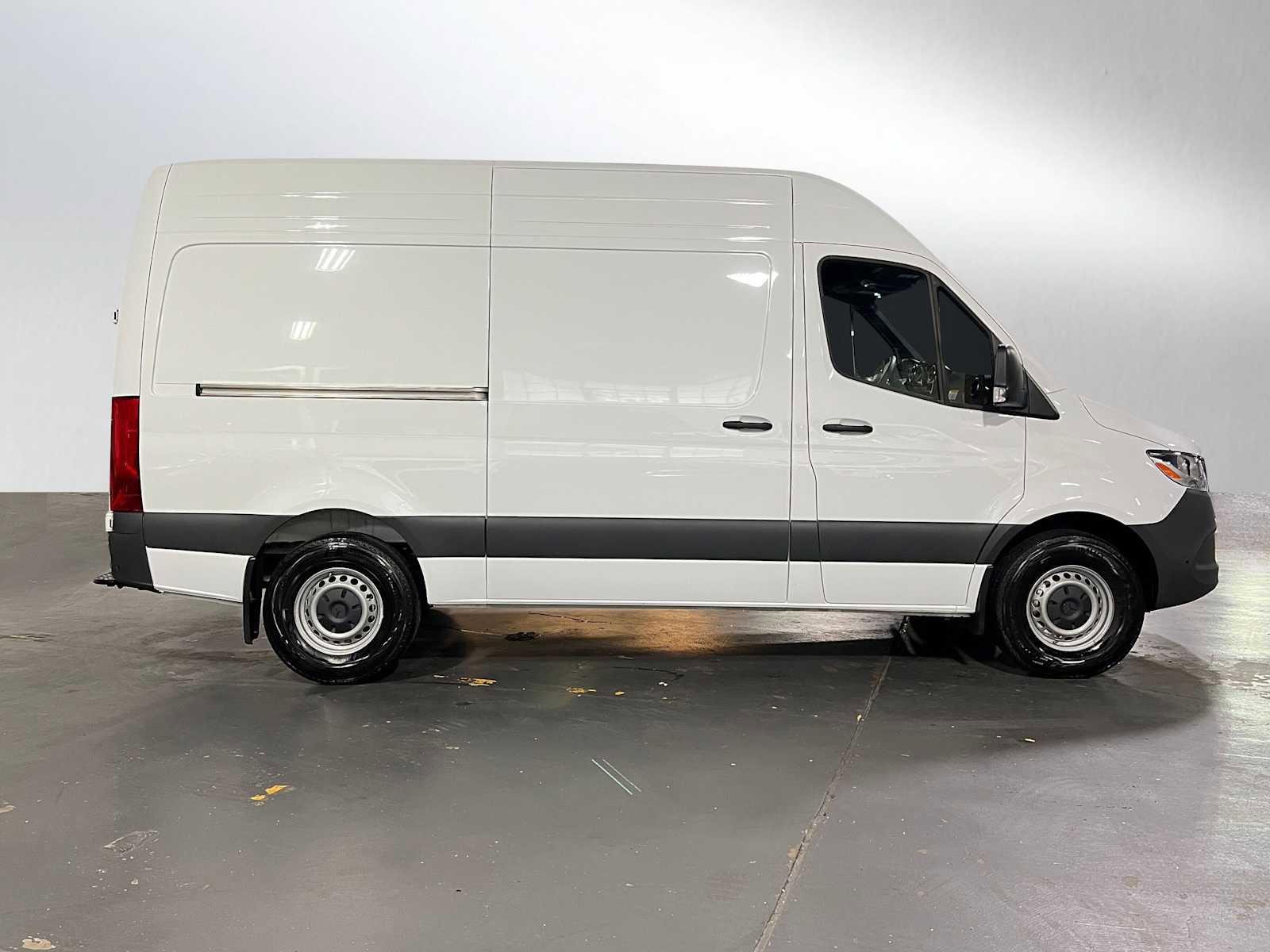 Used 2025 Mercedes-Benz Sprinter 2500 image 2