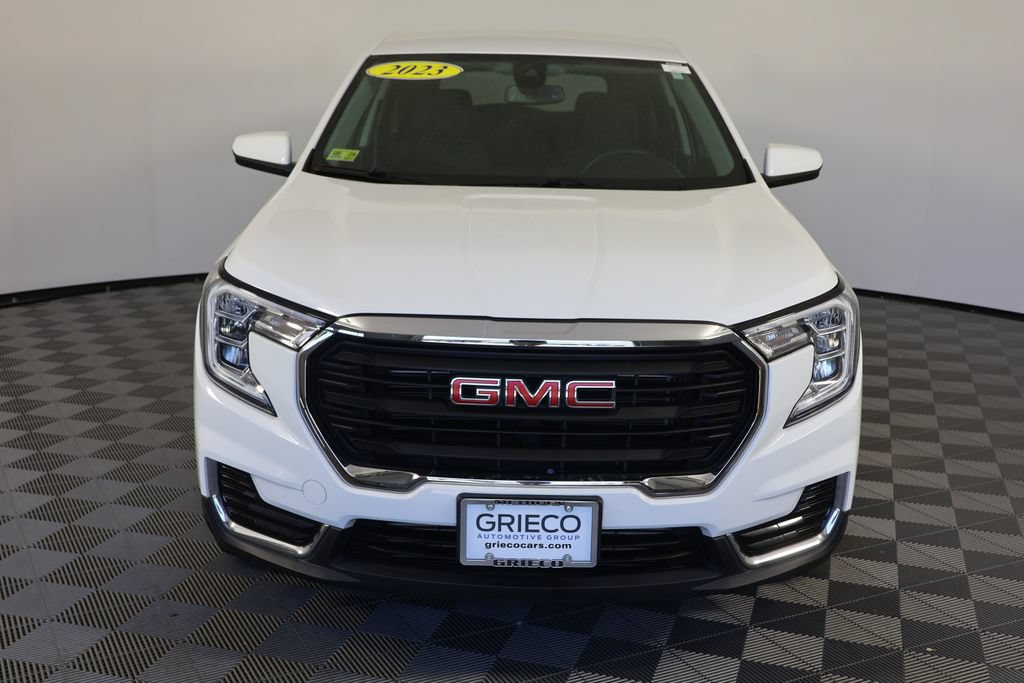 Used 2023 GMC Terrain SLE FWD image 3