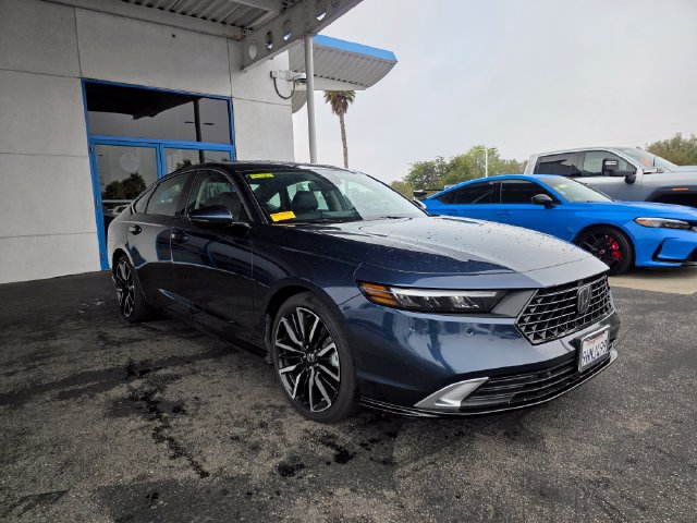 Used 2023 Honda Accord Touring image 3