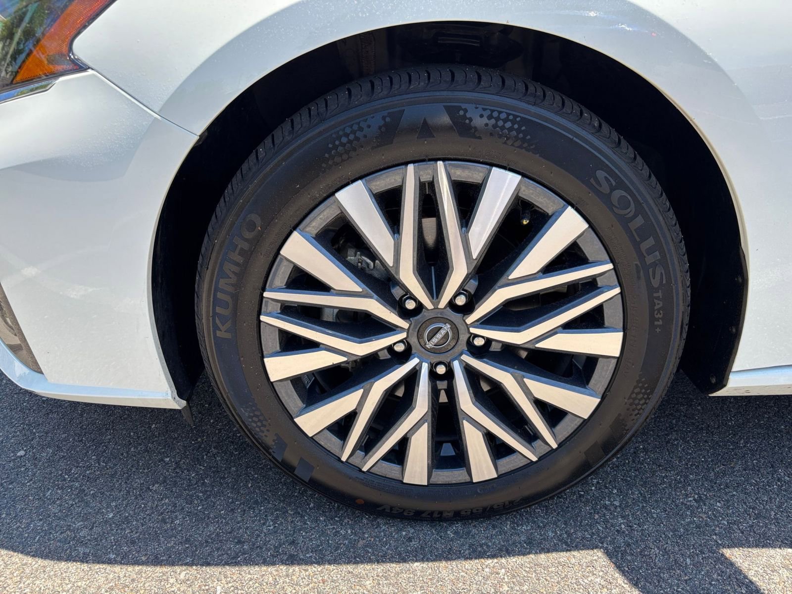 Used 2025 Nissan Altima 2.5 SV FWD image 31