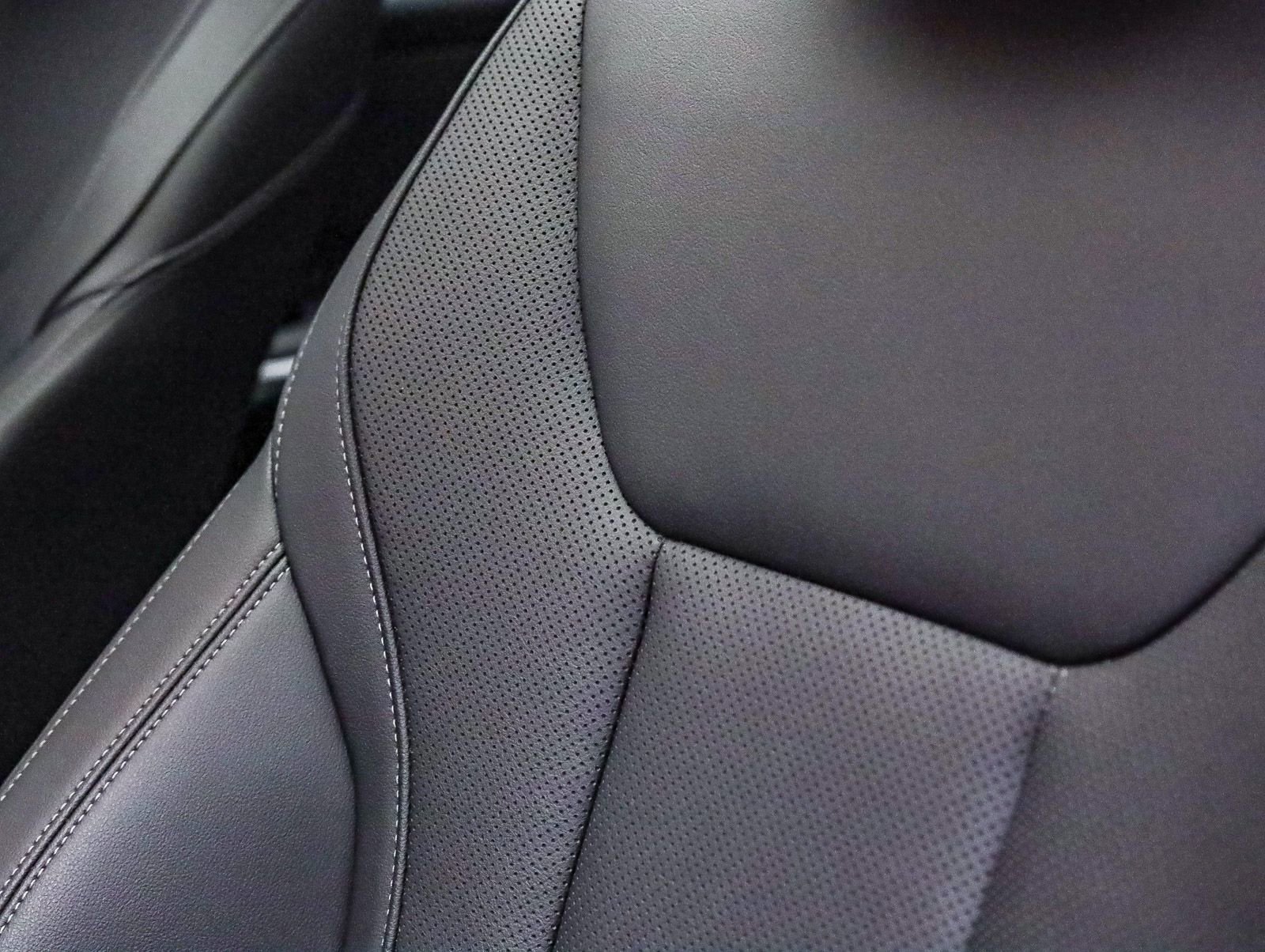 Certified 2025 BMW 330i Sedan RWD image 22