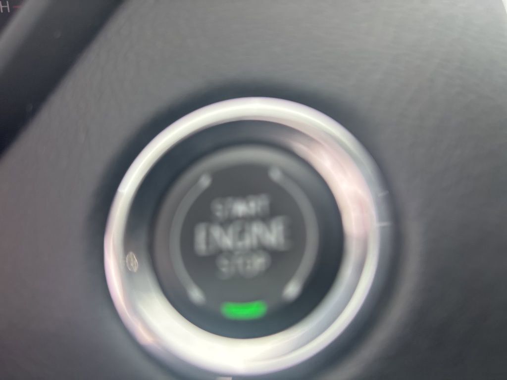 Used 2021 Cadillac XT4 Luxury w/ Cold Weather Package image 17