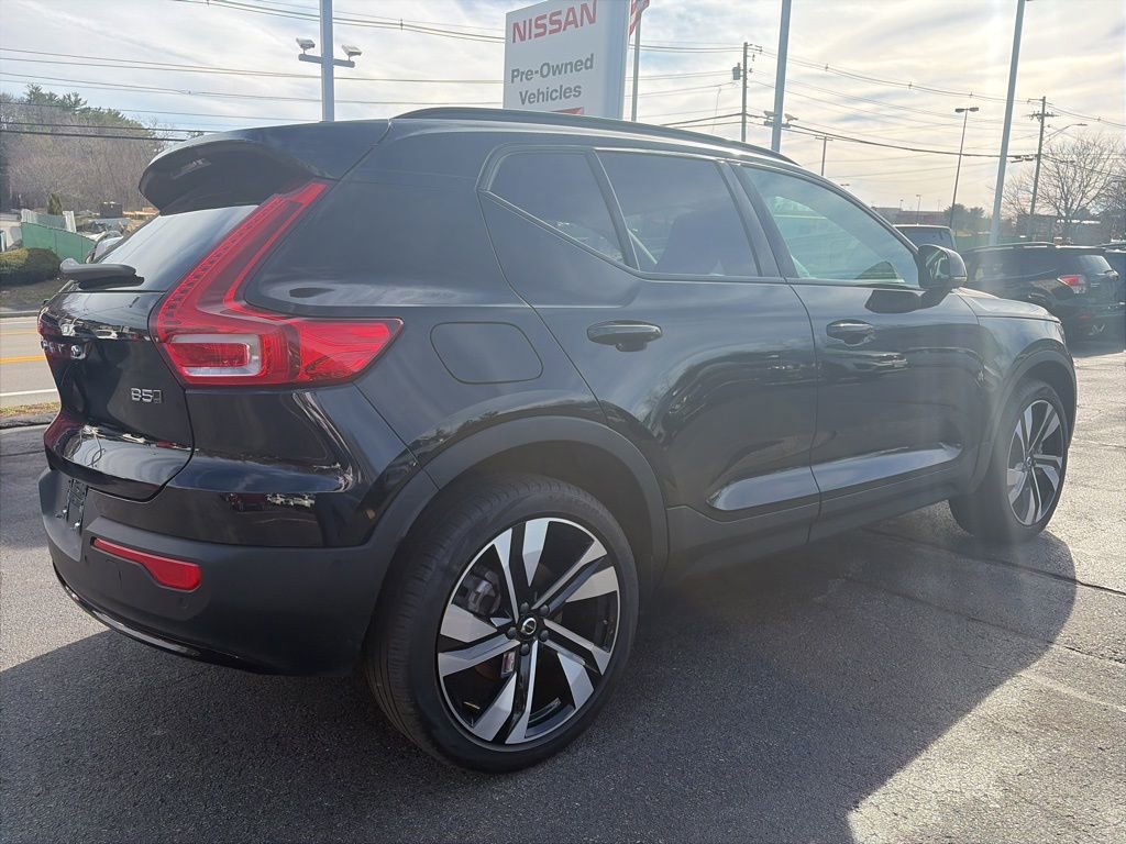 Used 2025 Volvo XC40 B5 Plus image 4