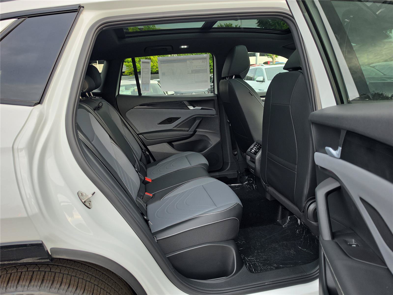 New 2026 Volkswagen Tiguan SE R-Line FWD image 27