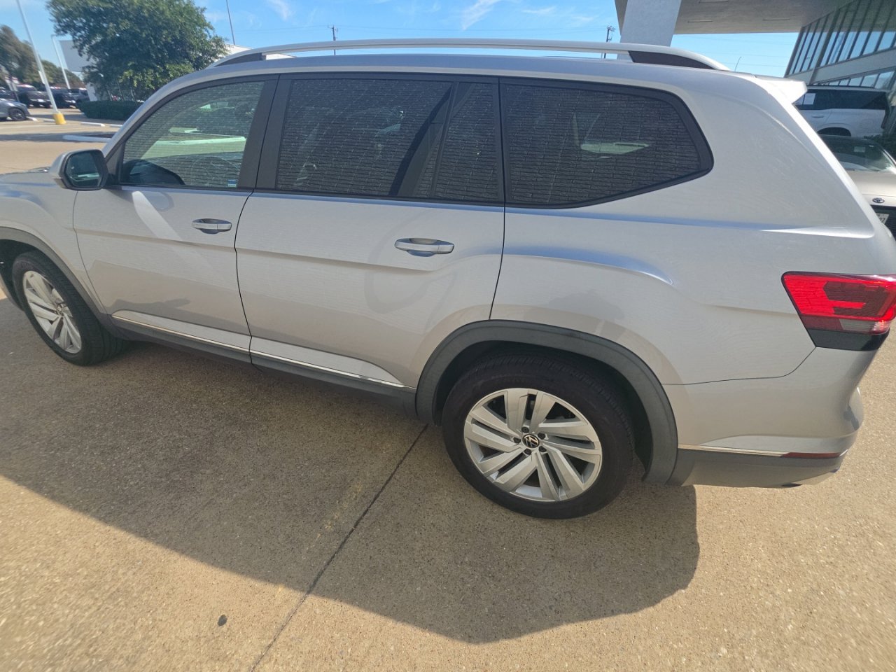 Used 2021 Volkswagen Atlas SEL FWD image 6