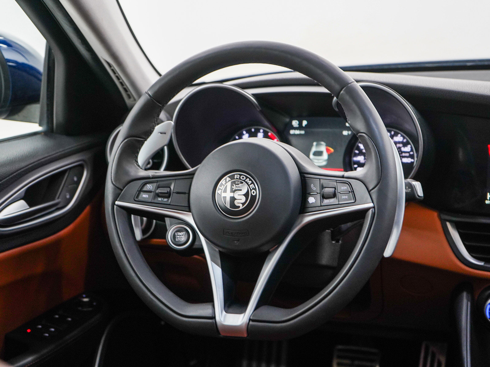 Used 2018 Alfa Romeo Giulia AWD image 14