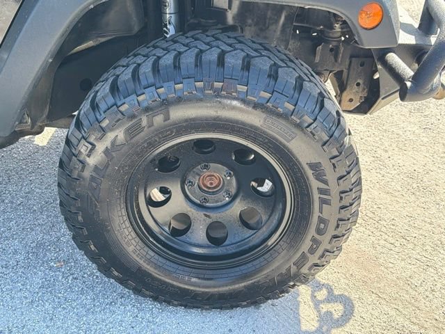 Used 2015 Jeep Wrangler Unlimited Rubicon w/ Dual Top Group AWD/4WD image 10