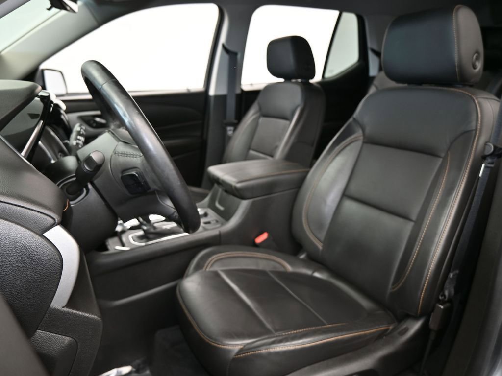 Used 2020 Chevrolet Traverse LT w/ LT Premium Package image 10