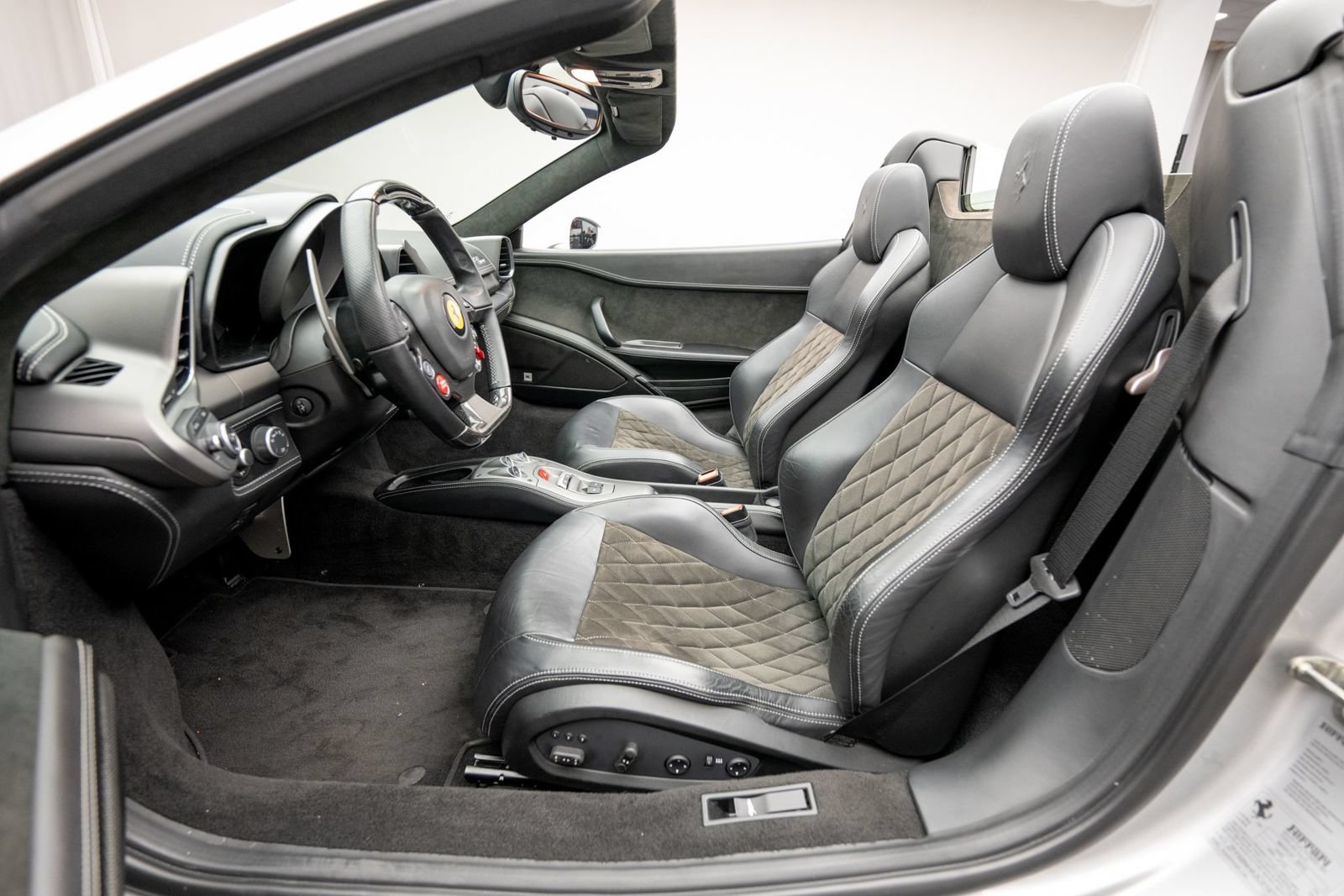 Used 2012 Ferrari 458 Spider RWD image 20