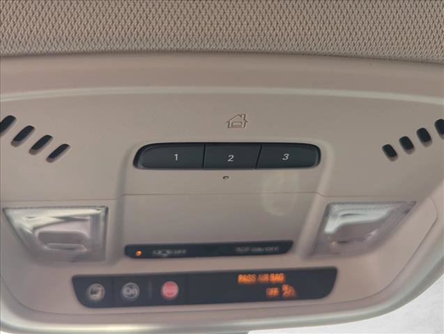 Used 2021 Chevrolet Traverse LT FWD image 25