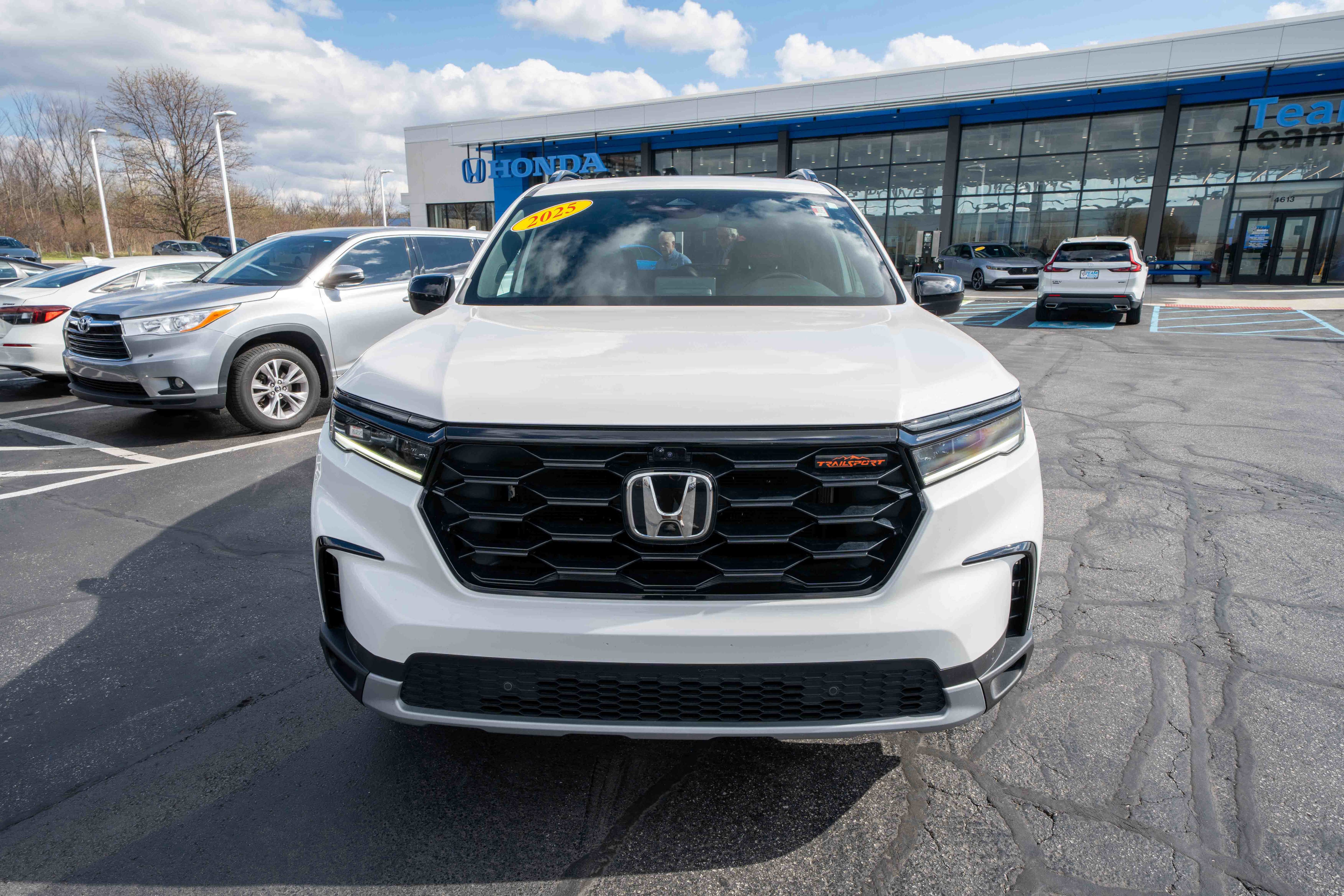 Certified 2025 Honda Pilot TrailSport image 2