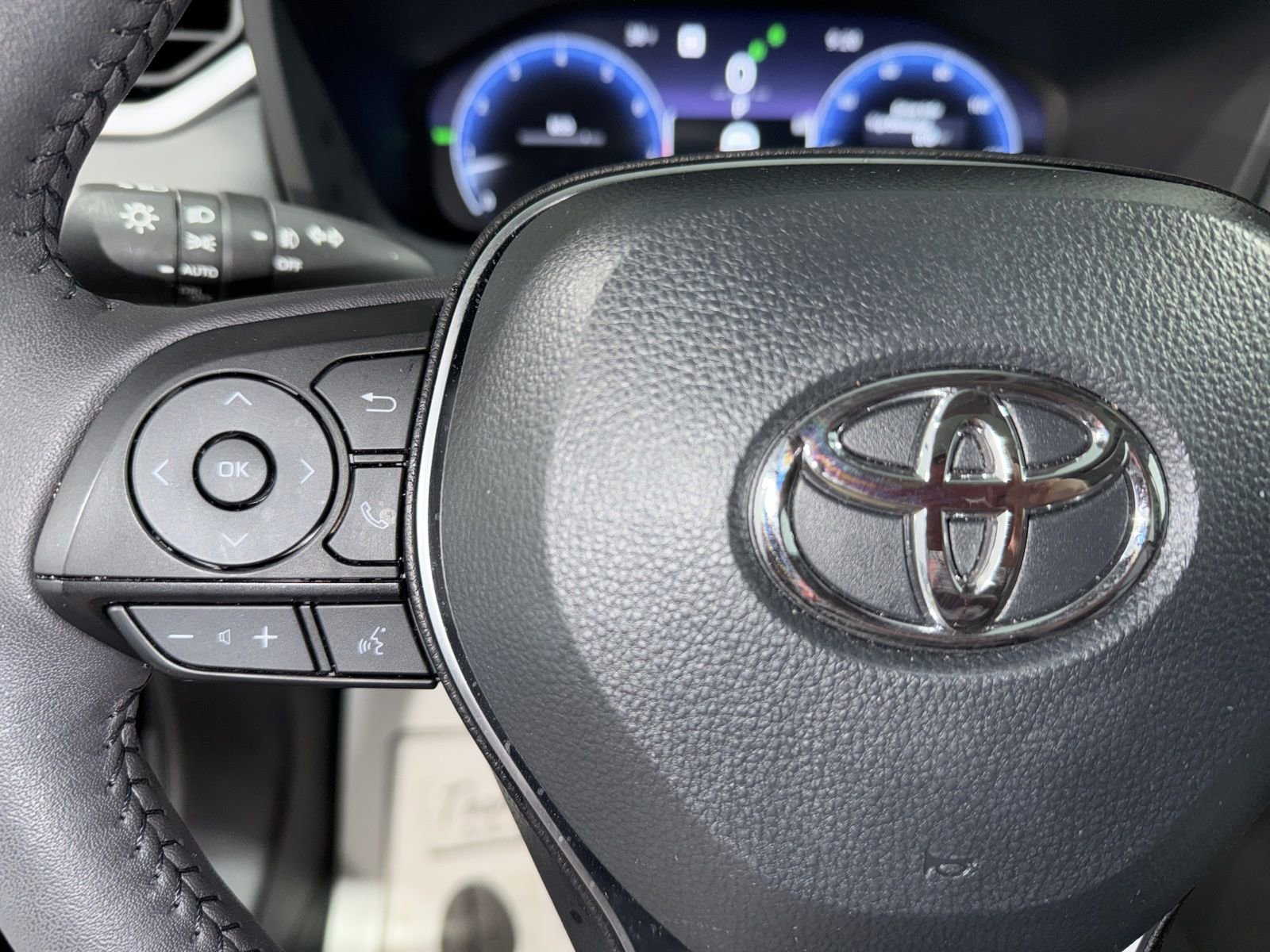 Used 2025 Toyota RAV4 Limited w/ Weather Package AWD/4WD image 34