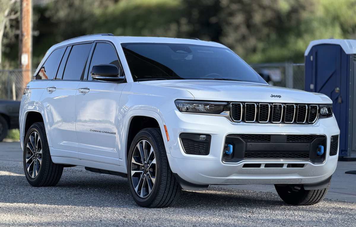 Used 2023 Jeep Grand Cherokee Overland w/ Advanced Protech Group III image 4