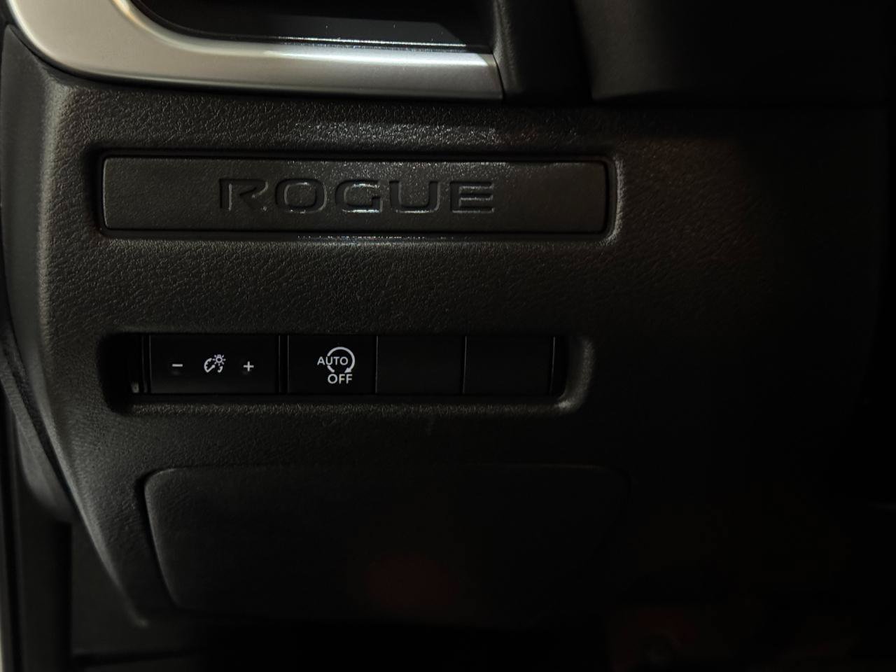 Used 2025 Nissan Rogue S AWD/4WD image 27