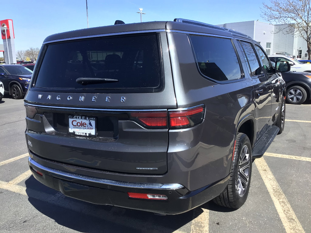 Used 2024 Jeep Wagoneer L Series II RWD image 5