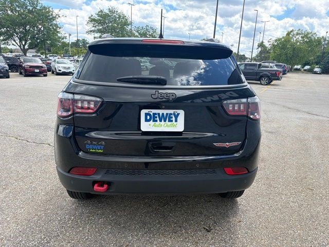 Used 2018 Jeep Compass Trailhawk w/ Leather Interior Group AWD/4WD image 4