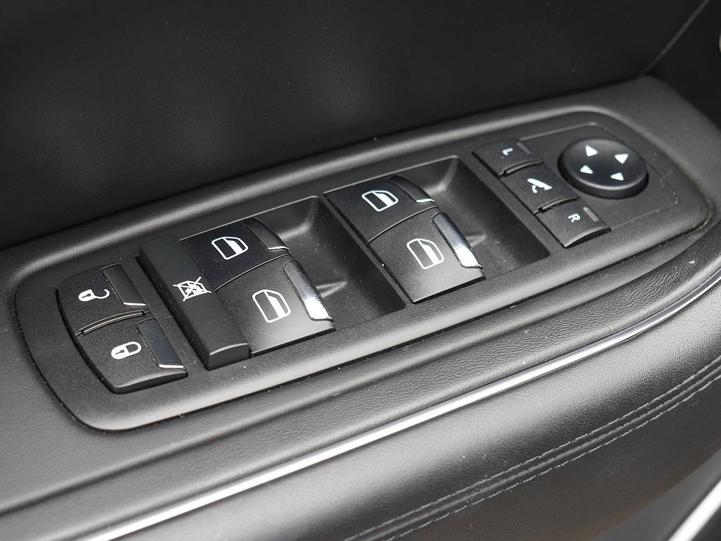 Used 2019 Maserati Levante GranLusso AWD/4WD image 25