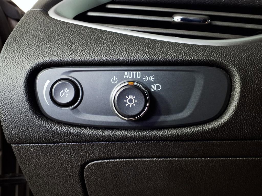 Used 2025 Chevrolet Malibu LS image 24