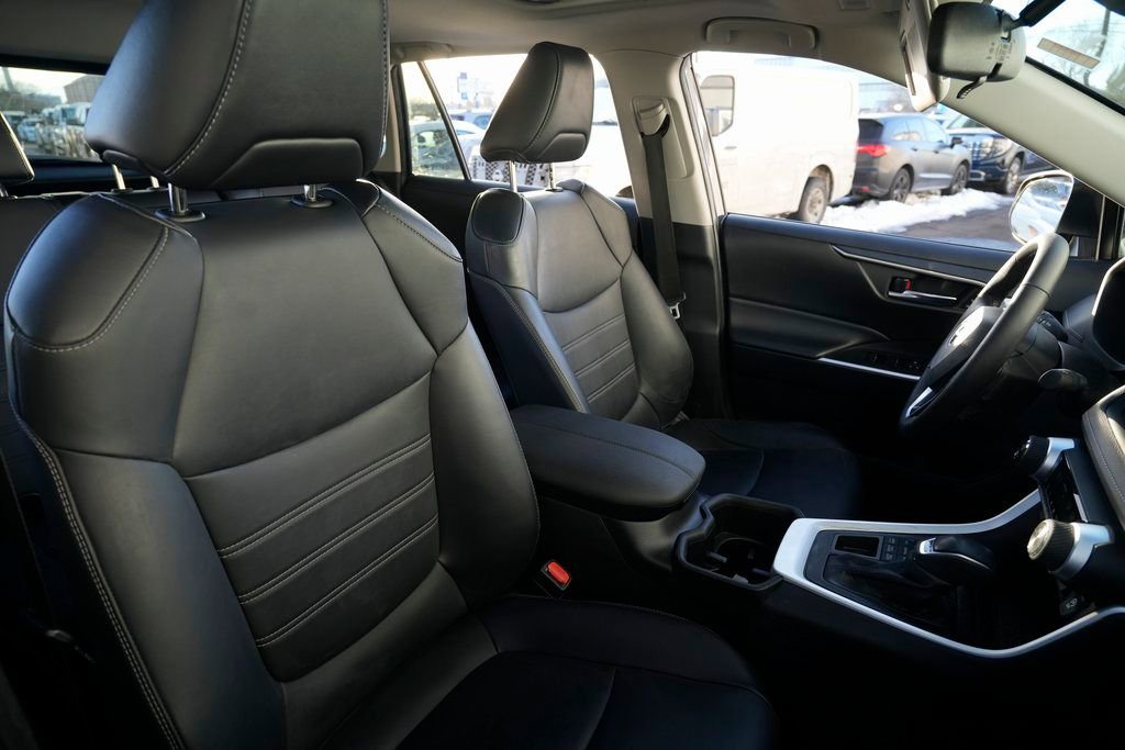 Used 2022 Toyota RAV4 XLE Premium image 36
