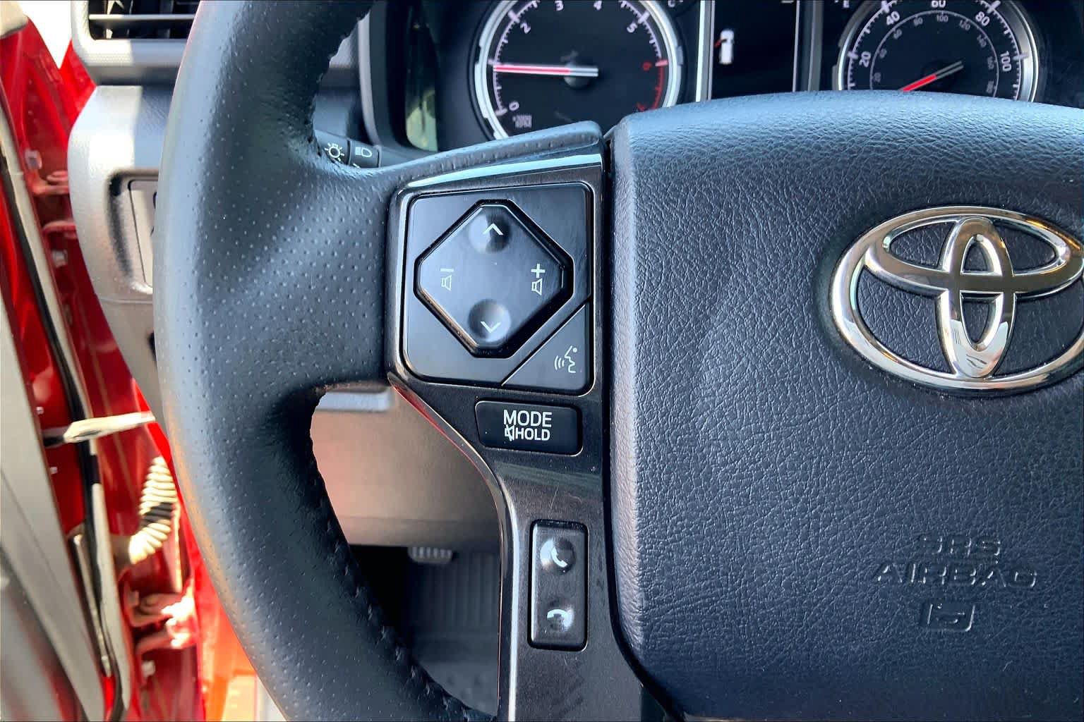 Used 2022 Toyota 4Runner TRD Off-Road Premium AWD/4WD image 24