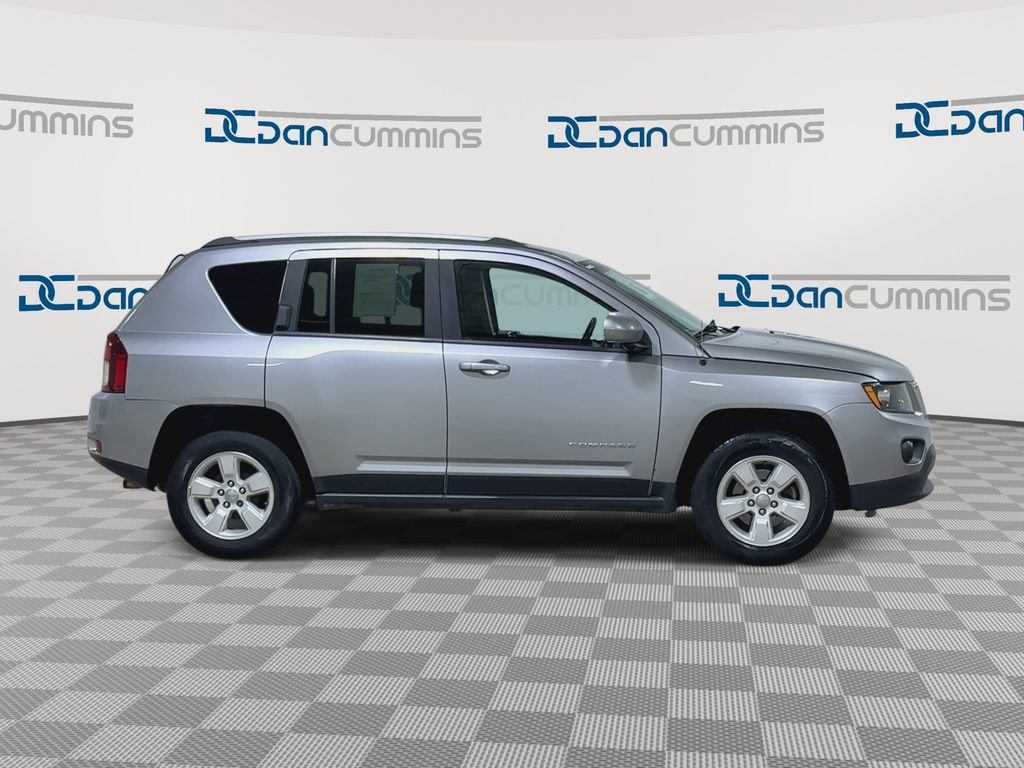 Used 2016 Jeep Compass Latitude FWD image 9