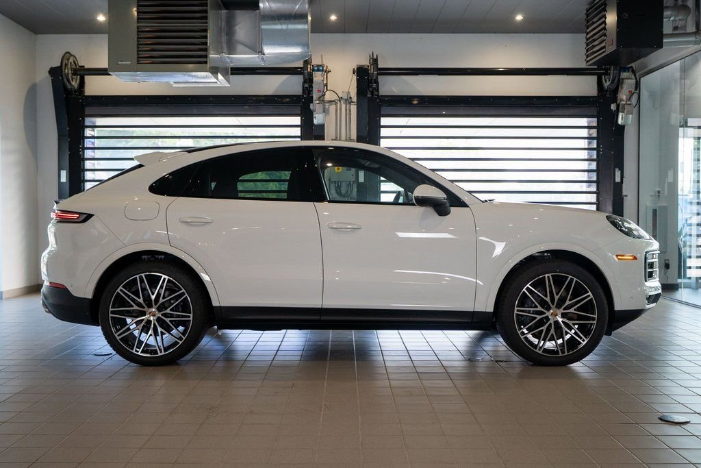 New 2025 Porsche Cayenne Coupe image 7