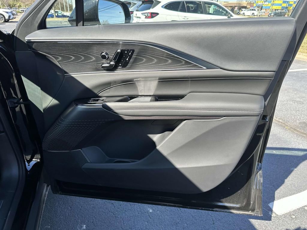 New 2025 Cadillac Lyriq Luxury image 8