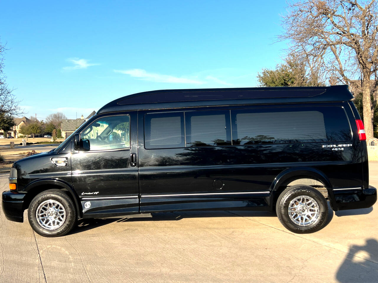 Used 2017 Chevrolet Express 2500 Extended image 2