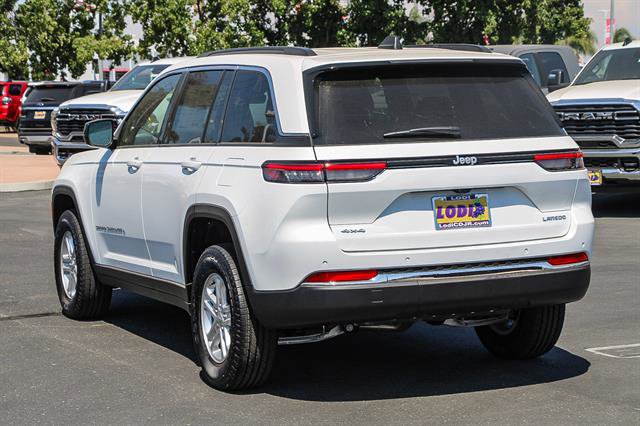New 2025 Jeep Grand Cherokee Laredo image 2