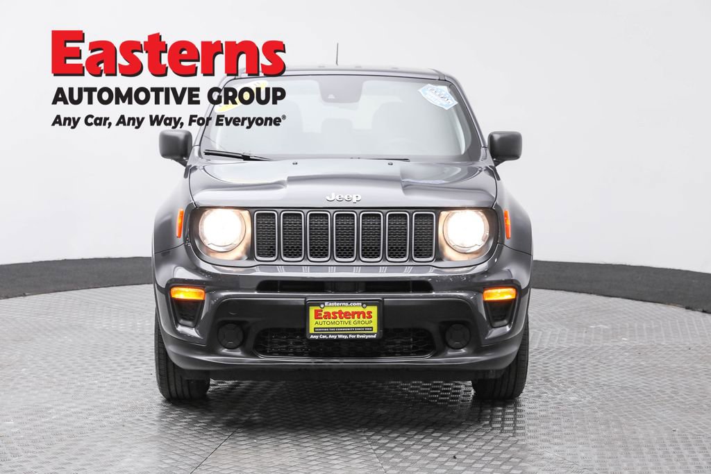 Used 2023 Jeep Renegade Latitude image 2