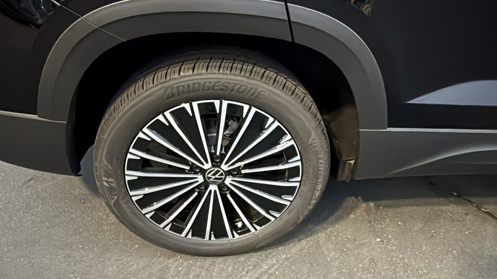 New 2026 Volkswagen Taos SE image 27